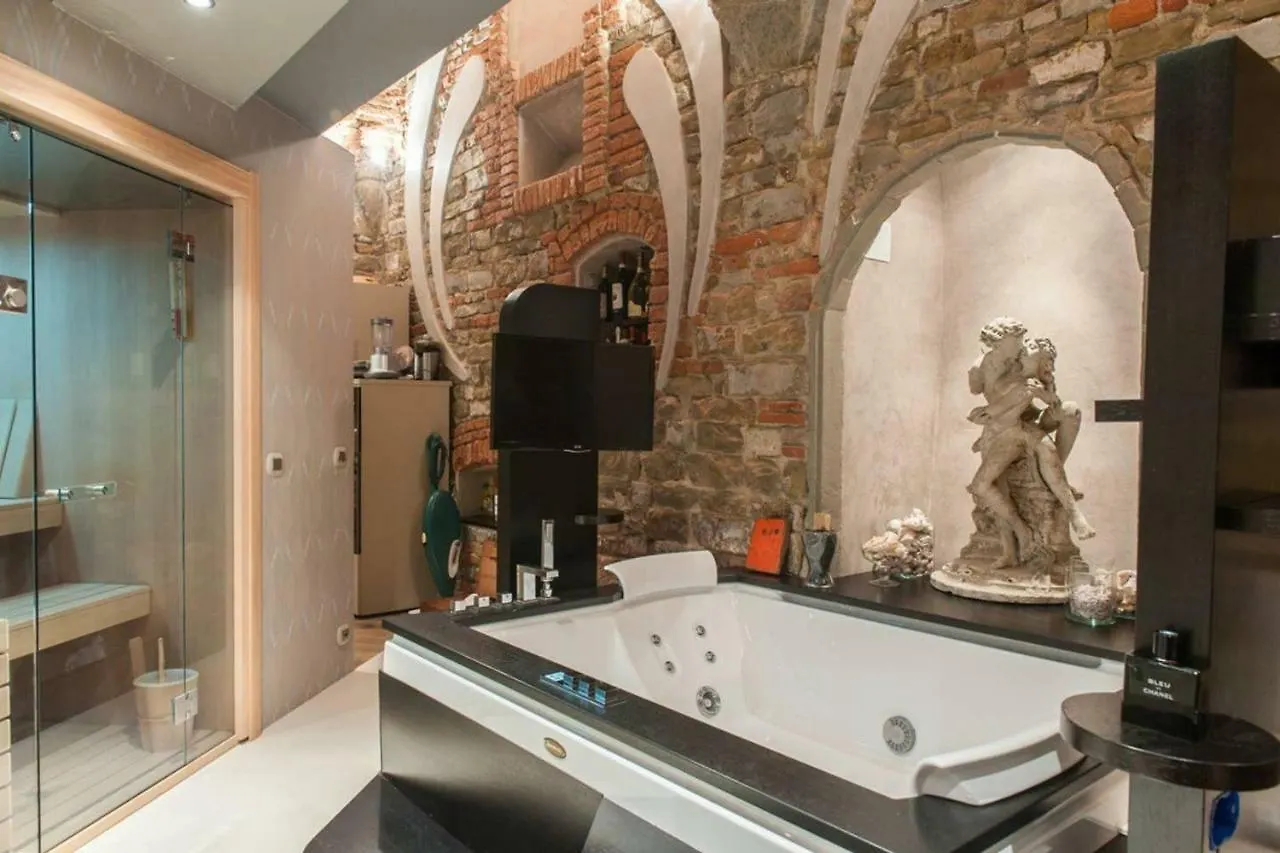 Amalia Apartment Via Delle Terme Firenze 0*,